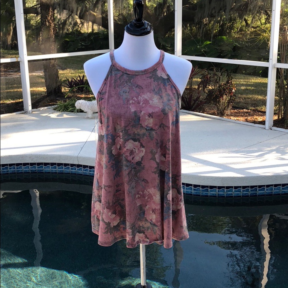 💗LAST ONE MEDIUM 🌹Rose floral print halter top. - Picture 3 of 7